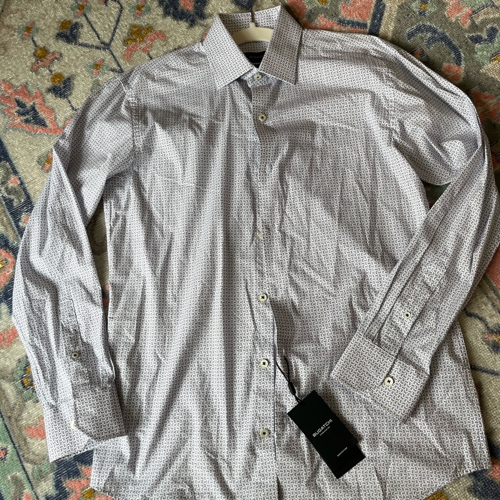 Bugatchi men’s comfort stretch button down in paisley print. Size 32/33